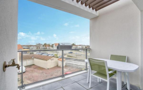 Gorgeous Apartment In La Tremblade With Wifi